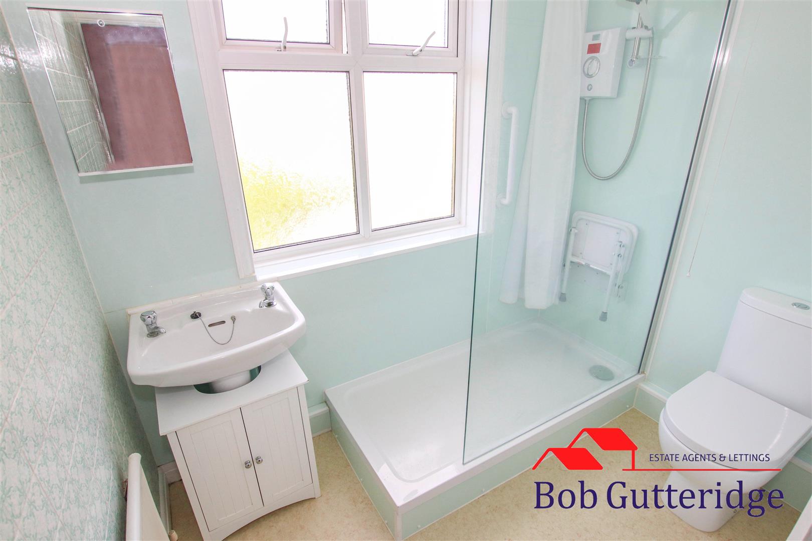 FIRST FLOOR SHOWER ROOM